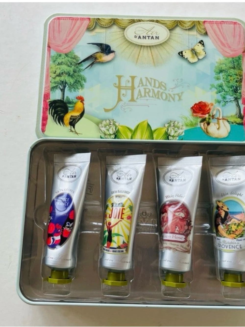 UN AIR D'ANTAN NEW IN BOX Hands Harmony Lotions 4 Tubes
